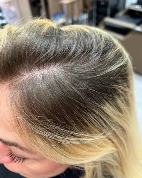 Aufgehelltes Blond, durchgefärbt — Hair Flair X