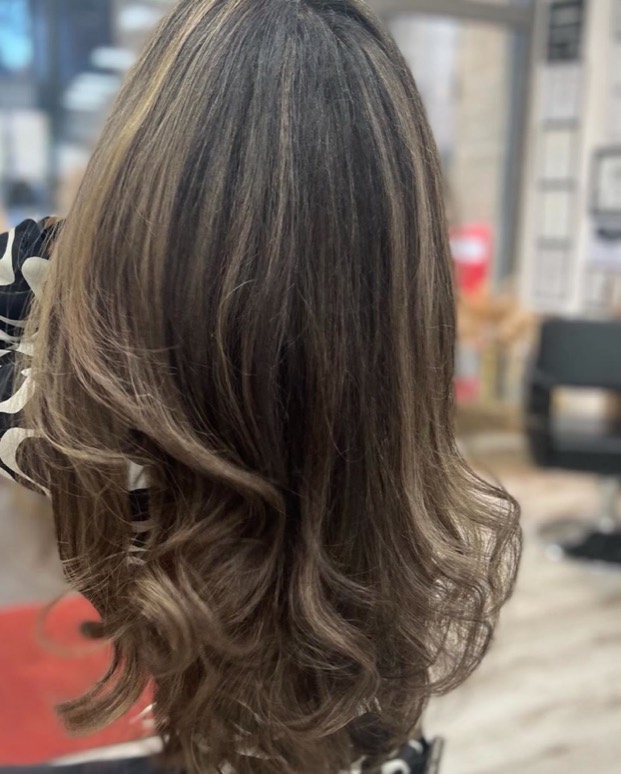 Brünette Balayage mit Highlights — Balayage Dortmund
